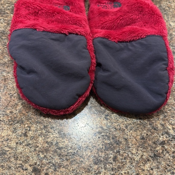 The North Face Thermal Fleece Mittens Size Medium Fuchsia Gray Soft Warm - Picture 2 of 9